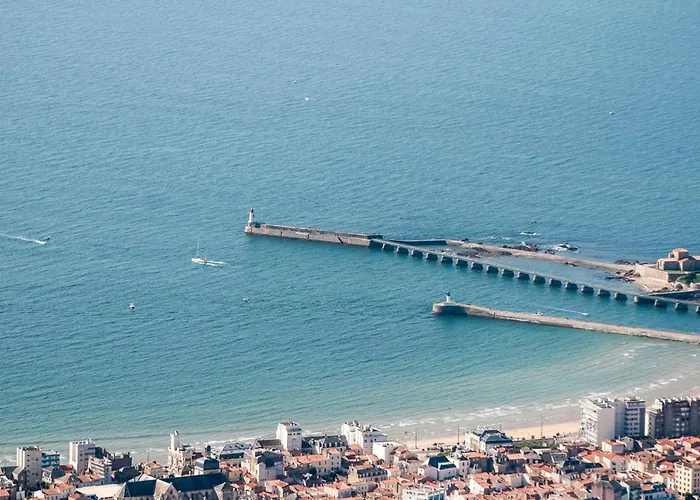Vue Avec Piscine Chauffee Et Parking Gratuit - Fr-1-92-916